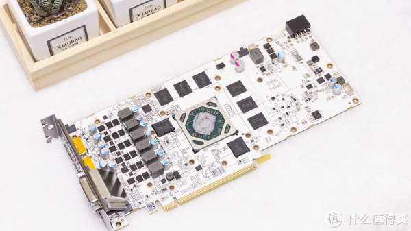迪兰rx580 8gb 十八周年纪念版显卡:出款白色的可真不